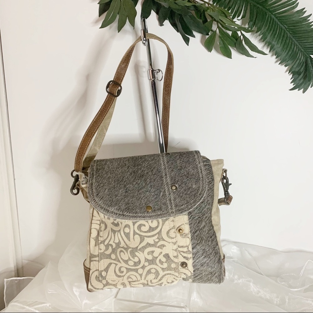 Myra Bag FACTUAL MESSENGER BAG! - Picture 4 of 5